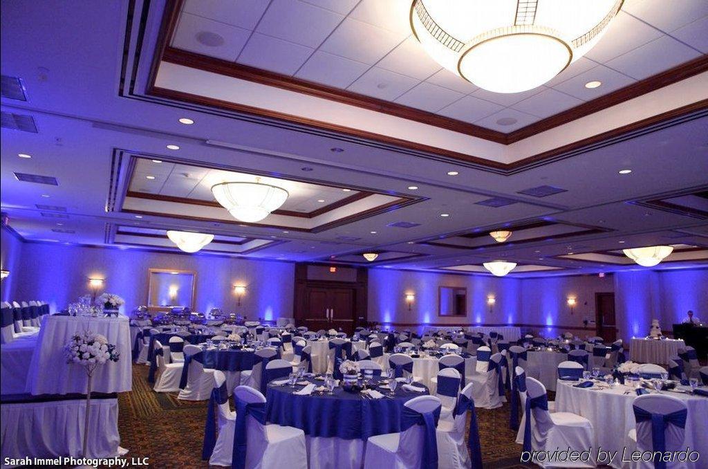 Hilton Garden Inn Milwaukee Northwest Conference Center Restaurante foto